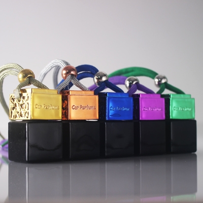 acheter Bouteille de verre de parfum de voiture de couleur Muti vide, bouteilles de diffuseur de voiture suspendues avec bouchon à vis online manufacture